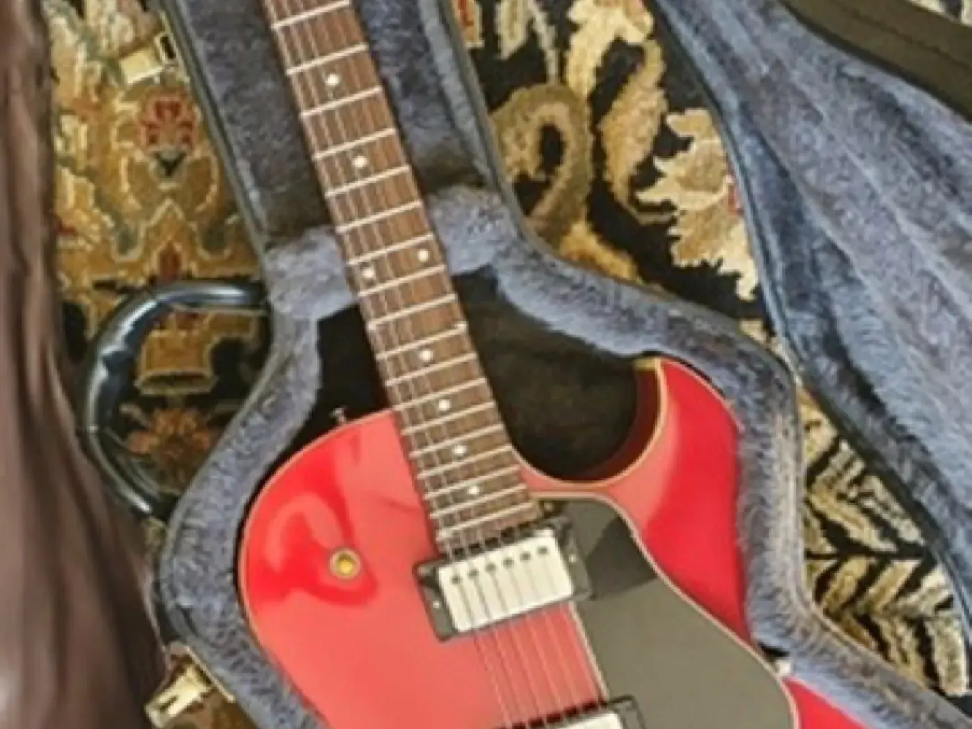 Gibson ES-135 in its case